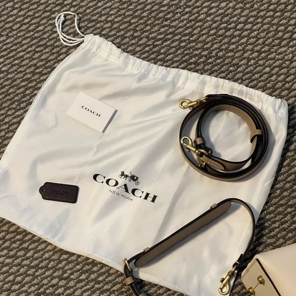 Coach Willow Bucket Bag - Picture 4 of 8